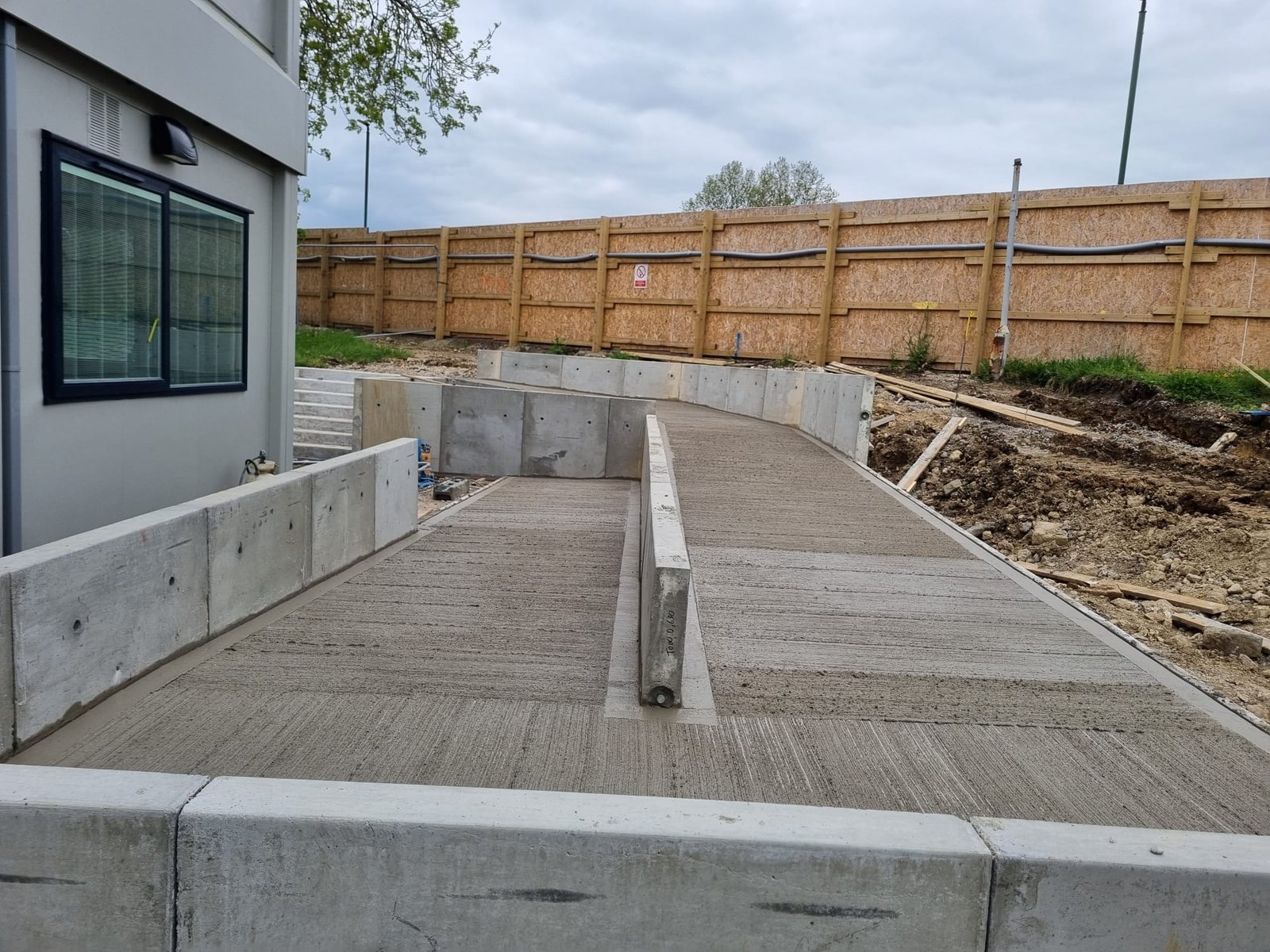 Retaining wall